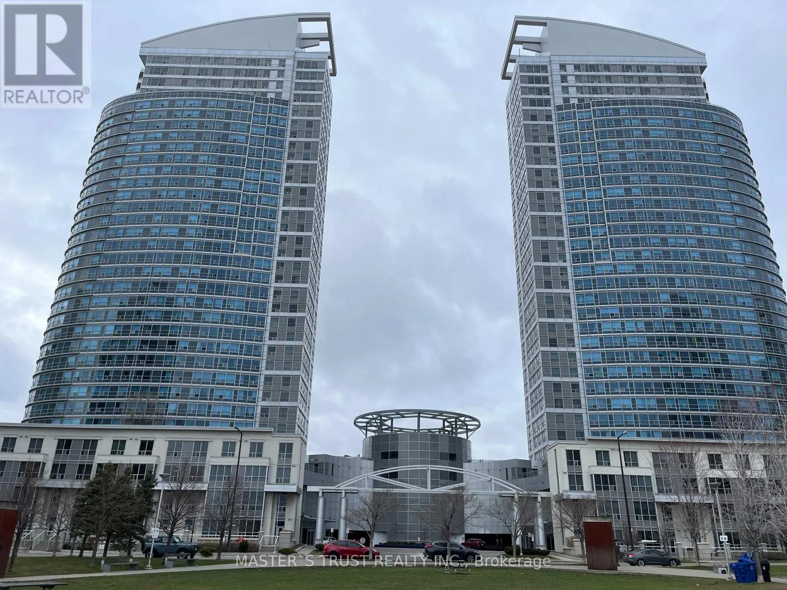 2105 - 36 LEE CENTRE DRIVE
