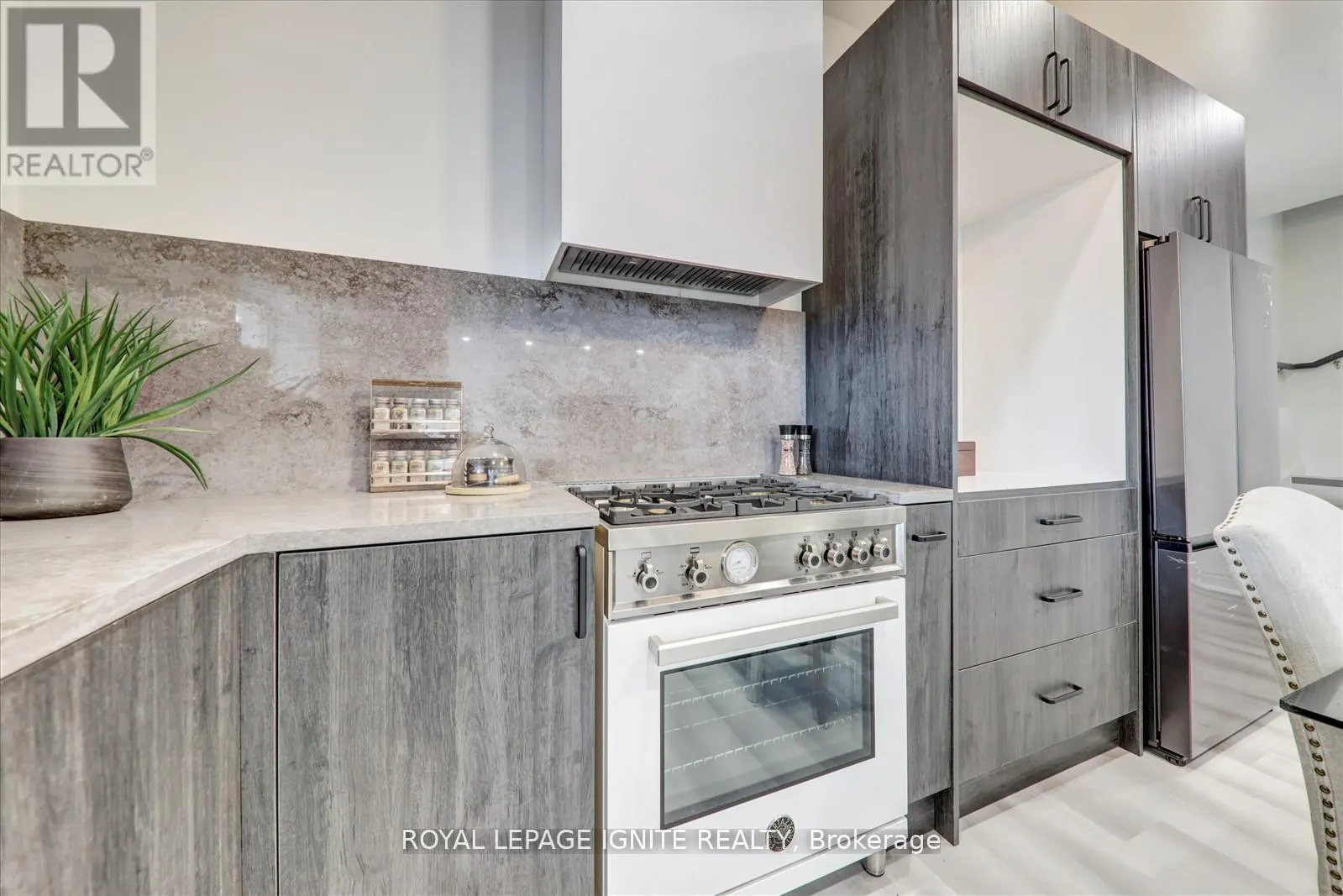 1072 FOXTAIL CRESCENT
