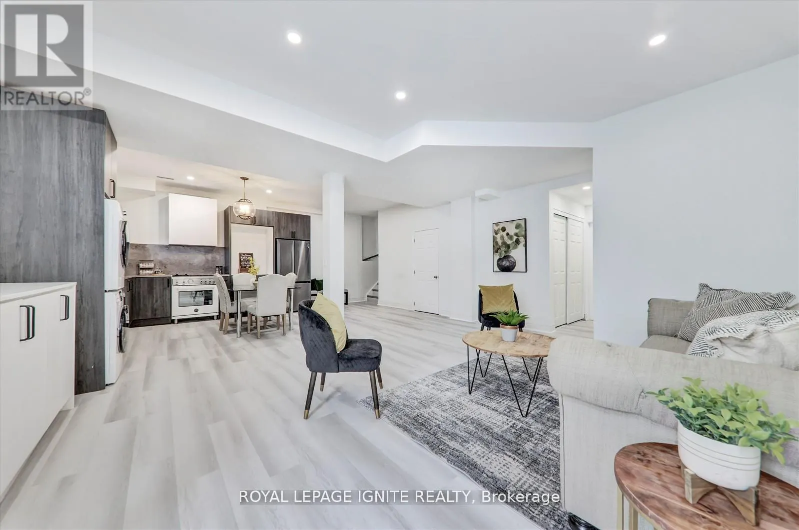 1072 FOXTAIL CRESCENT