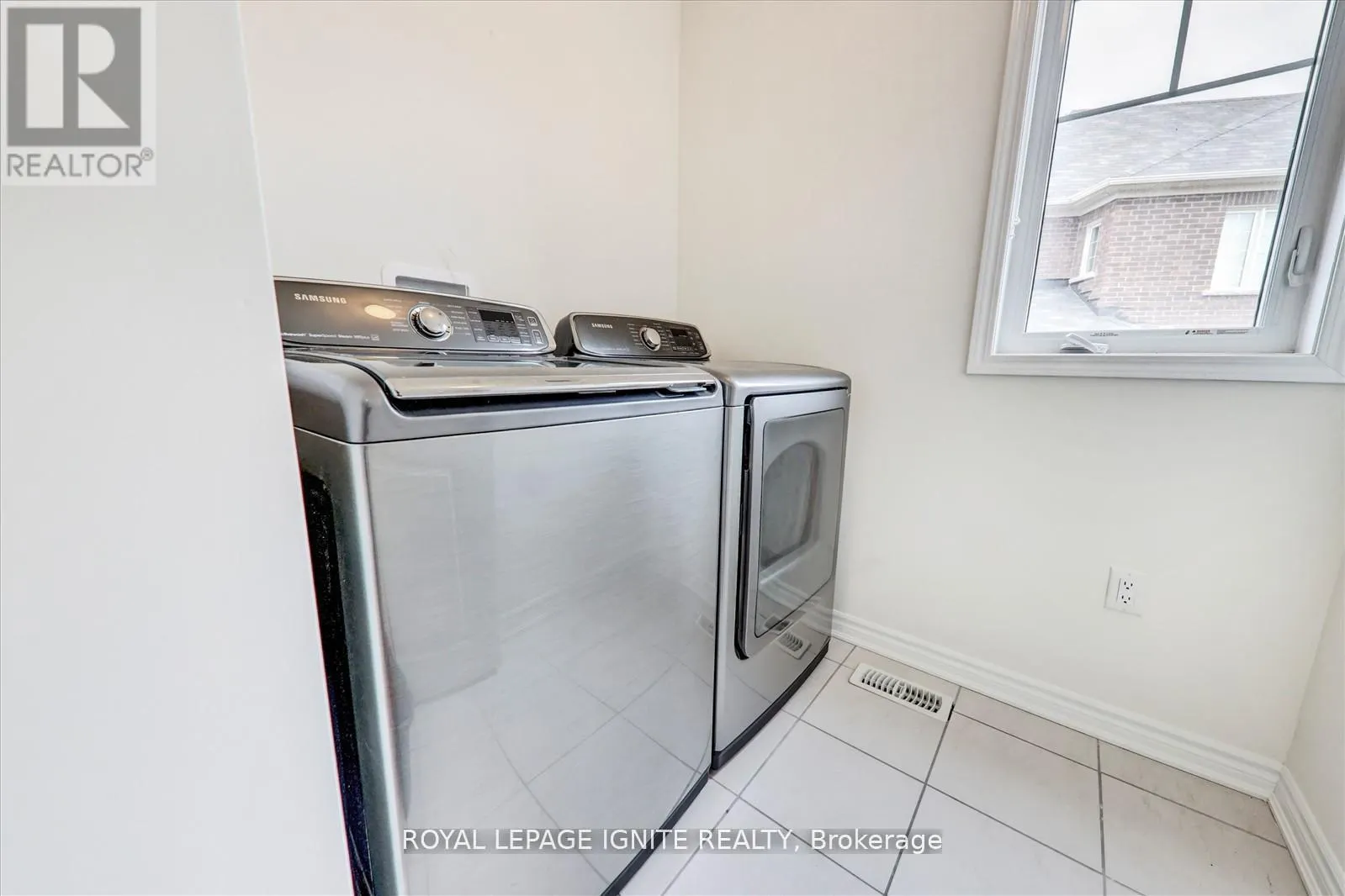 1072 FOXTAIL CRESCENT