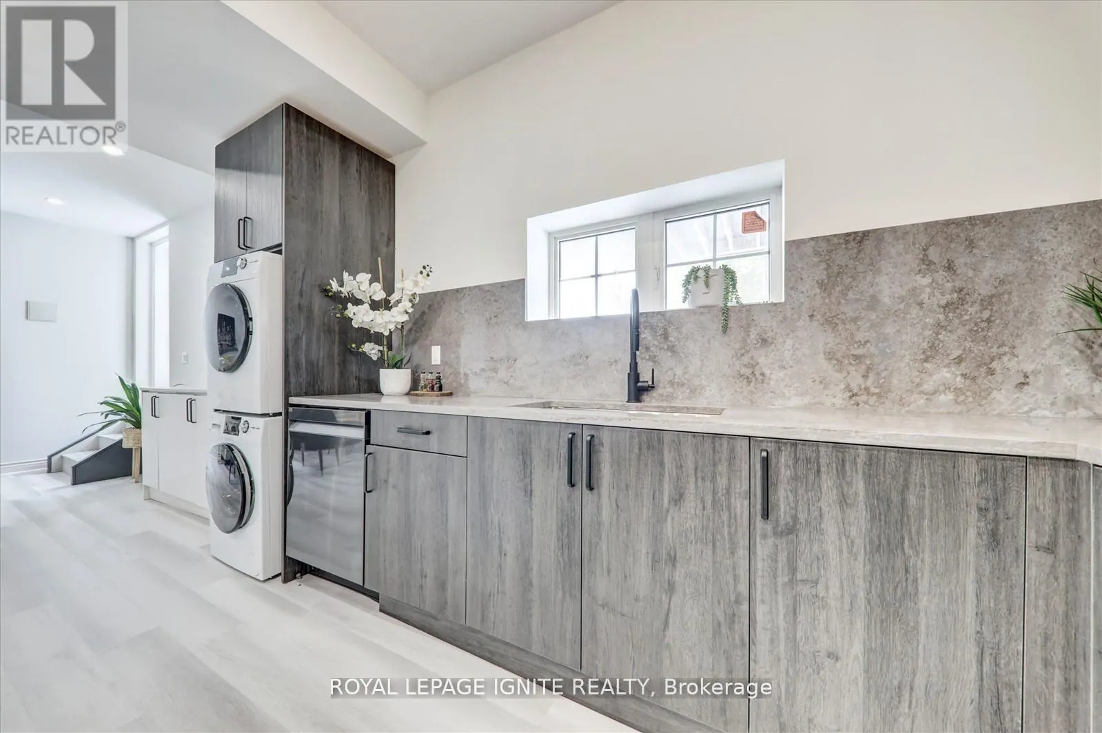 1072 FOXTAIL CRESCENT