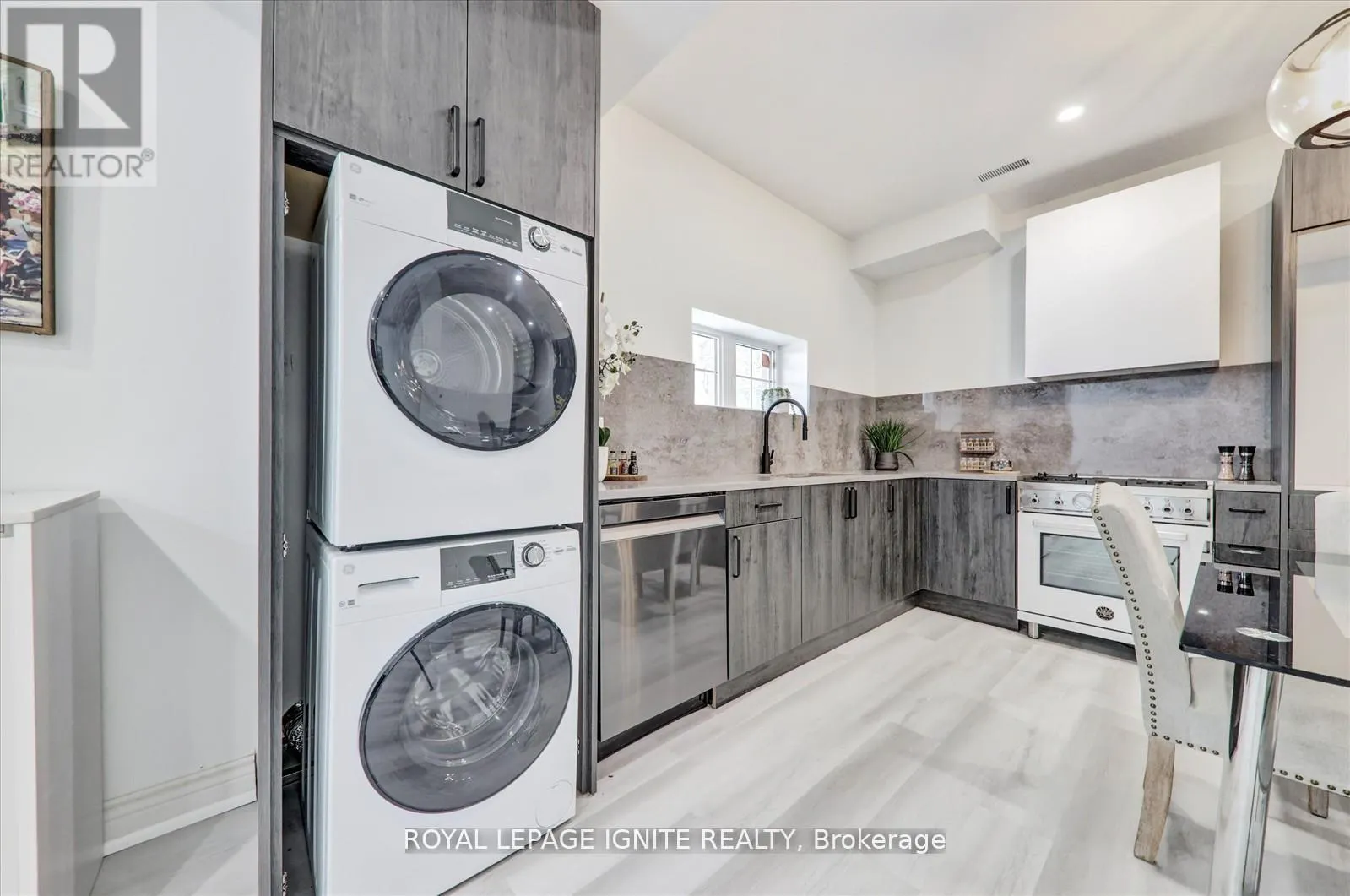 1072 FOXTAIL CRESCENT