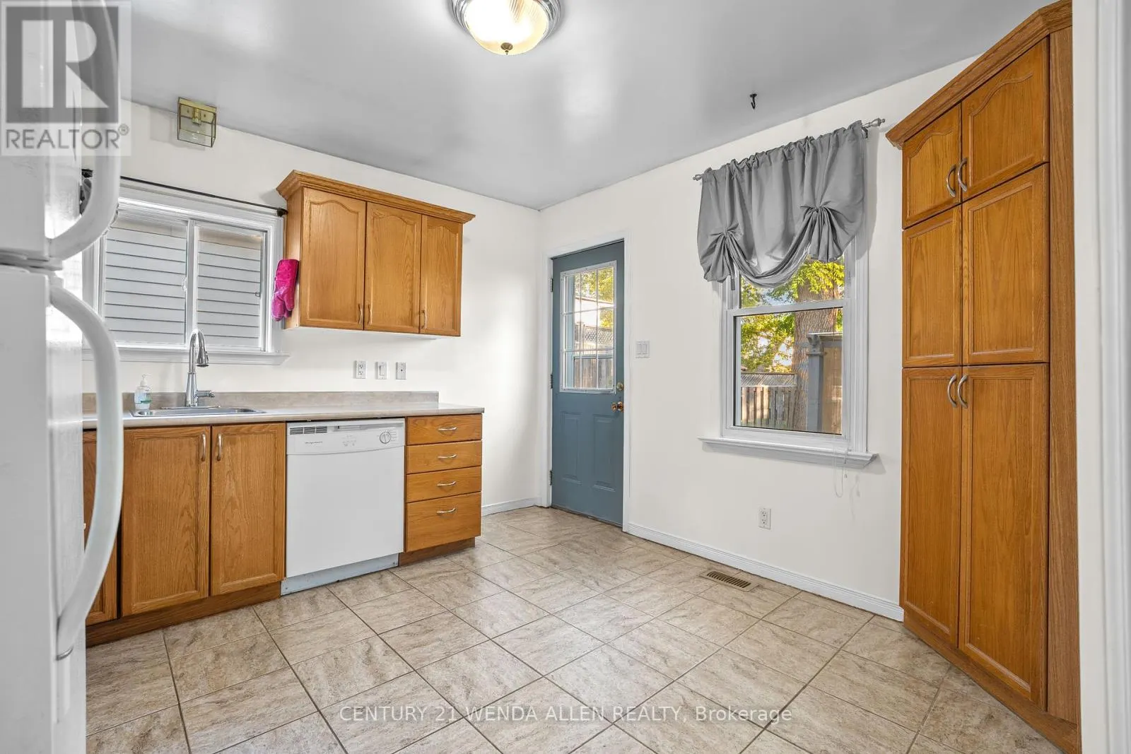 73 MONTRAVE AVENUE