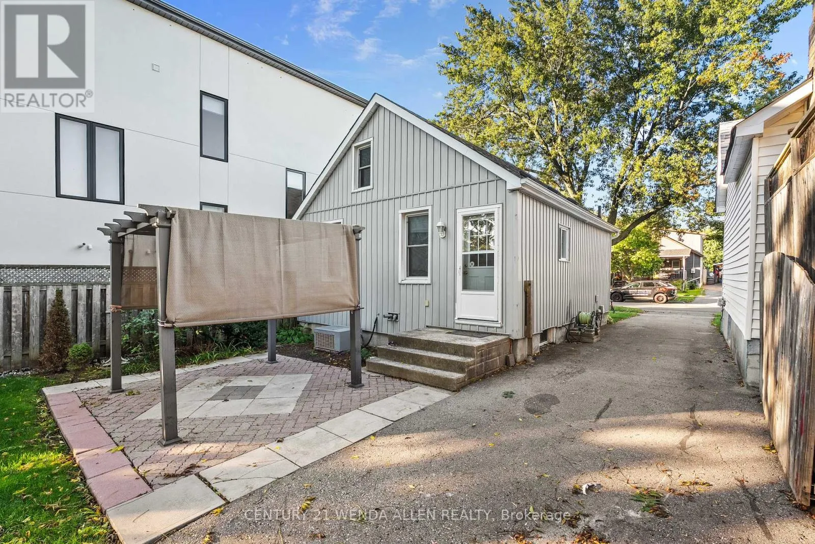 73 MONTRAVE AVENUE