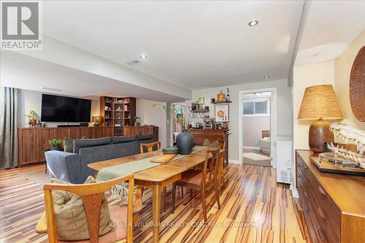 8 FAIRBAIRN COURT