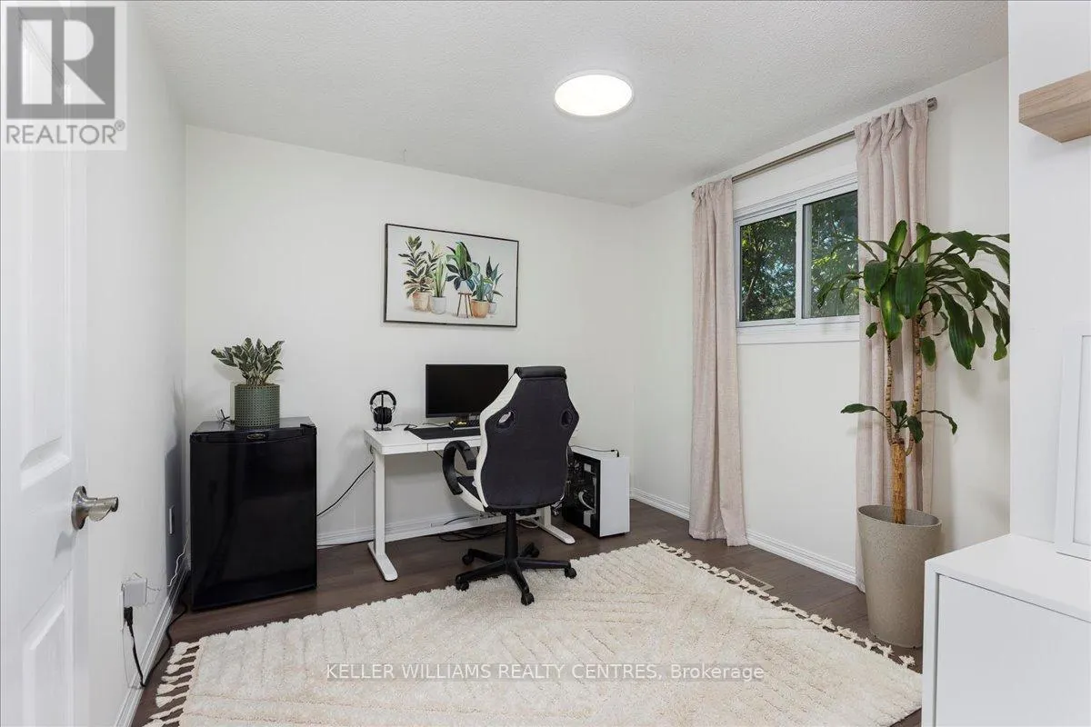 8 FAIRBAIRN COURT