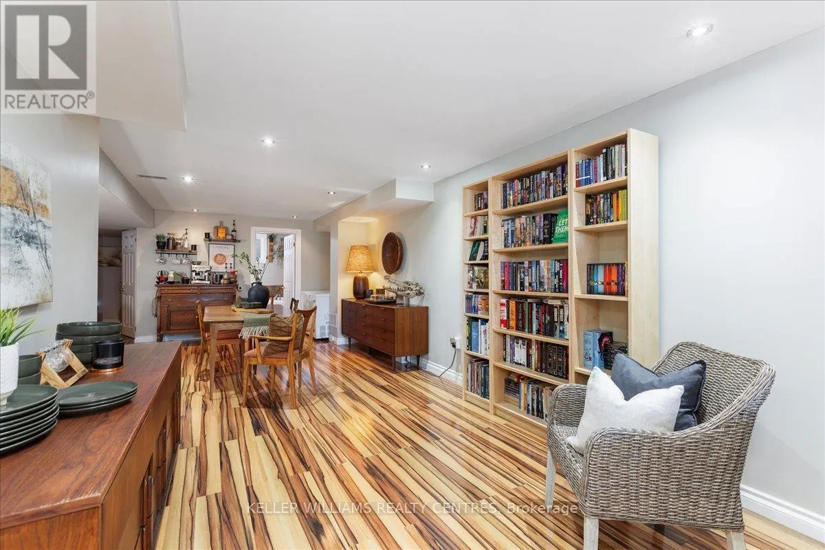 8 FAIRBAIRN COURT