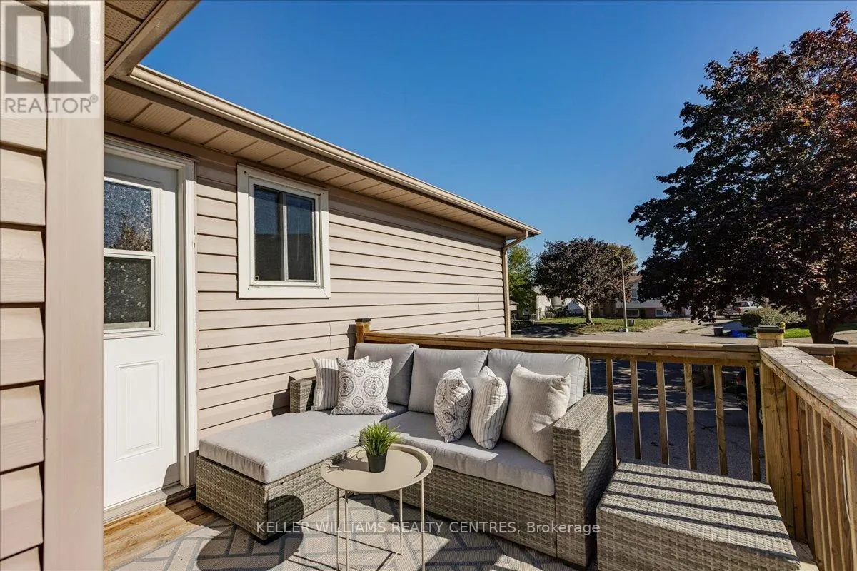 8 FAIRBAIRN COURT