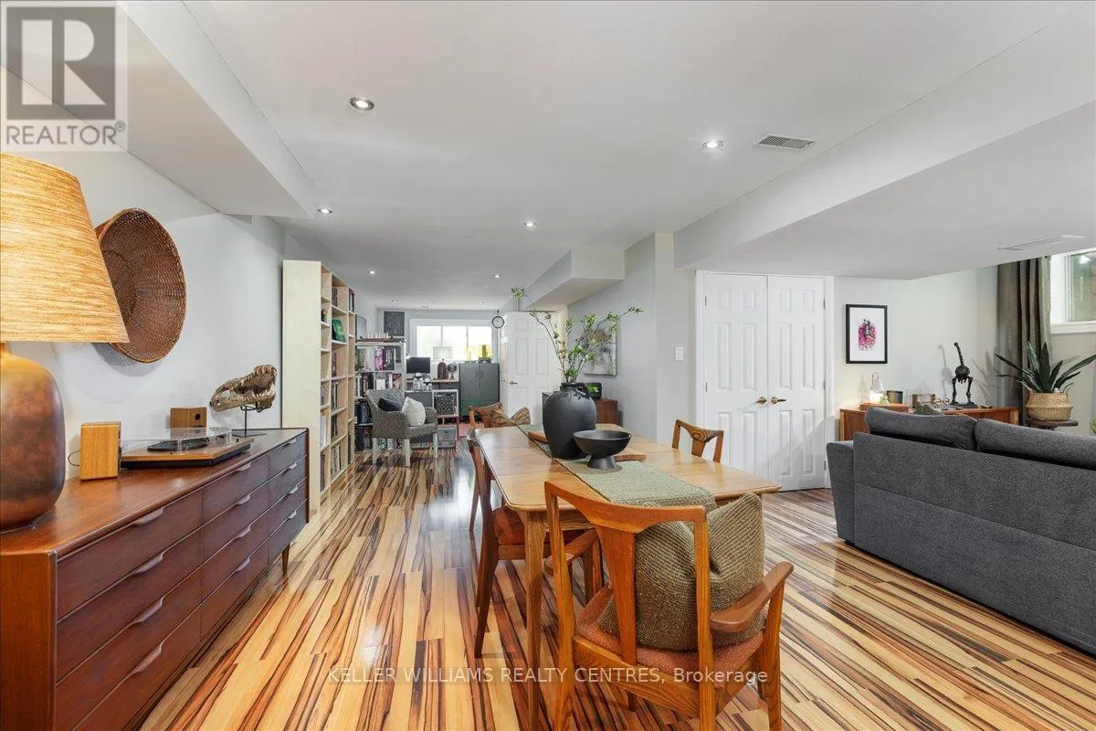 8 FAIRBAIRN COURT