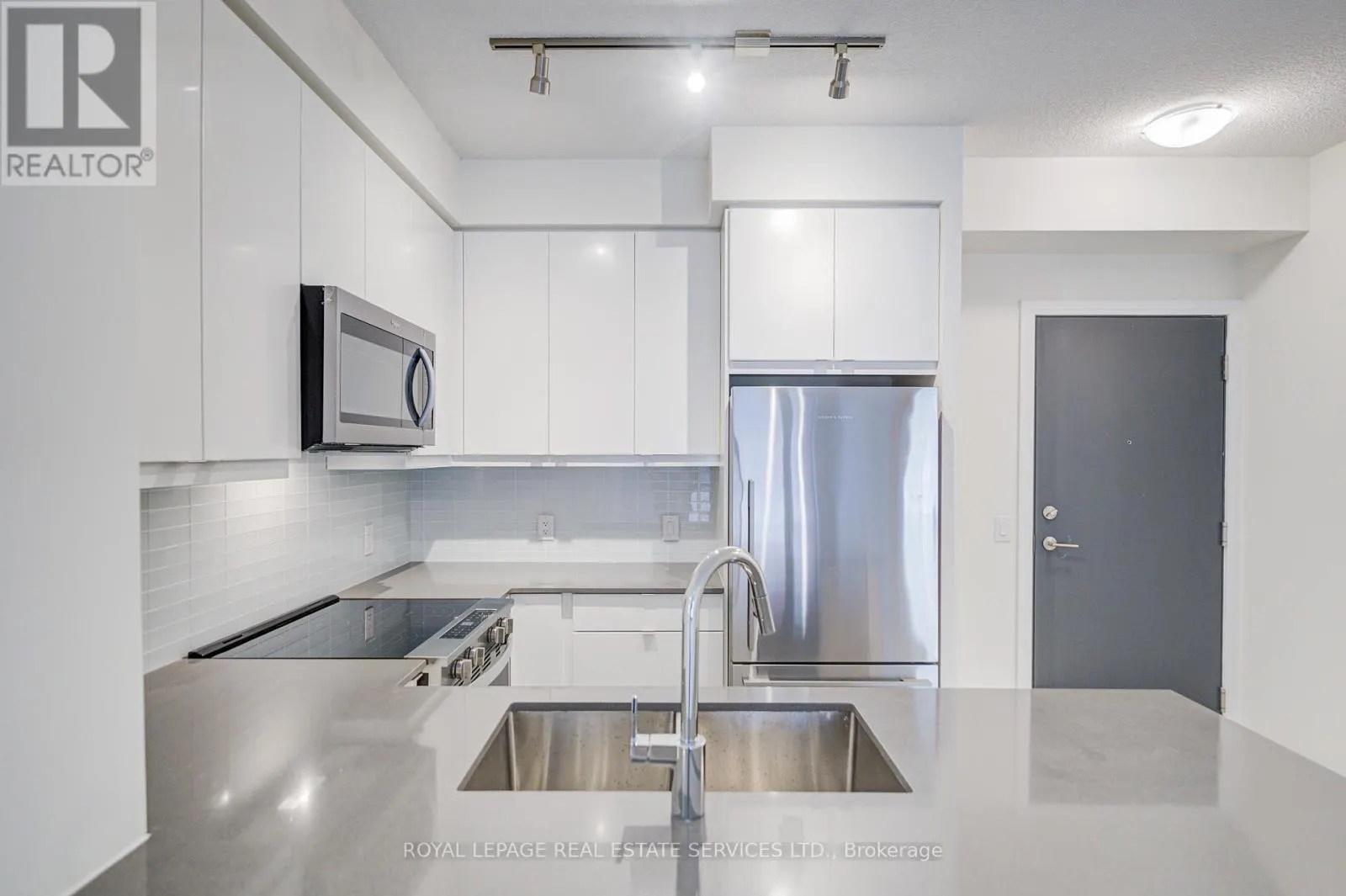 404 - 3260 SHEPPARD AVENUE E