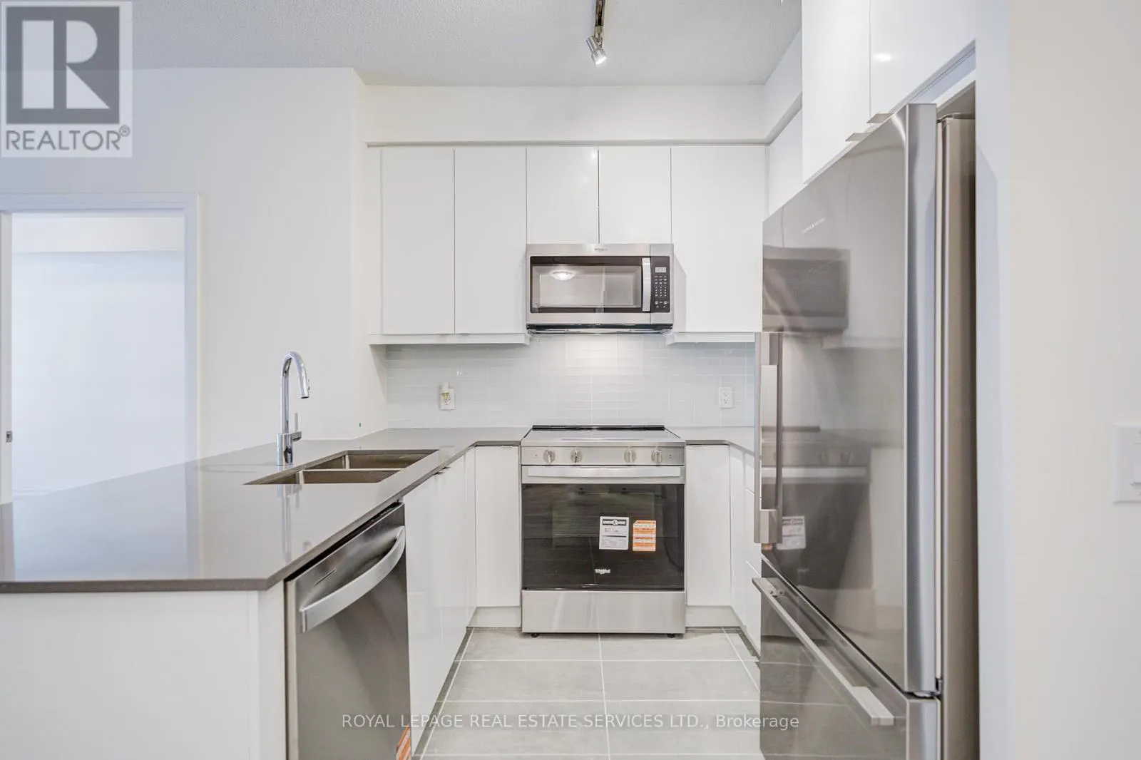 404 - 3260 SHEPPARD AVENUE E