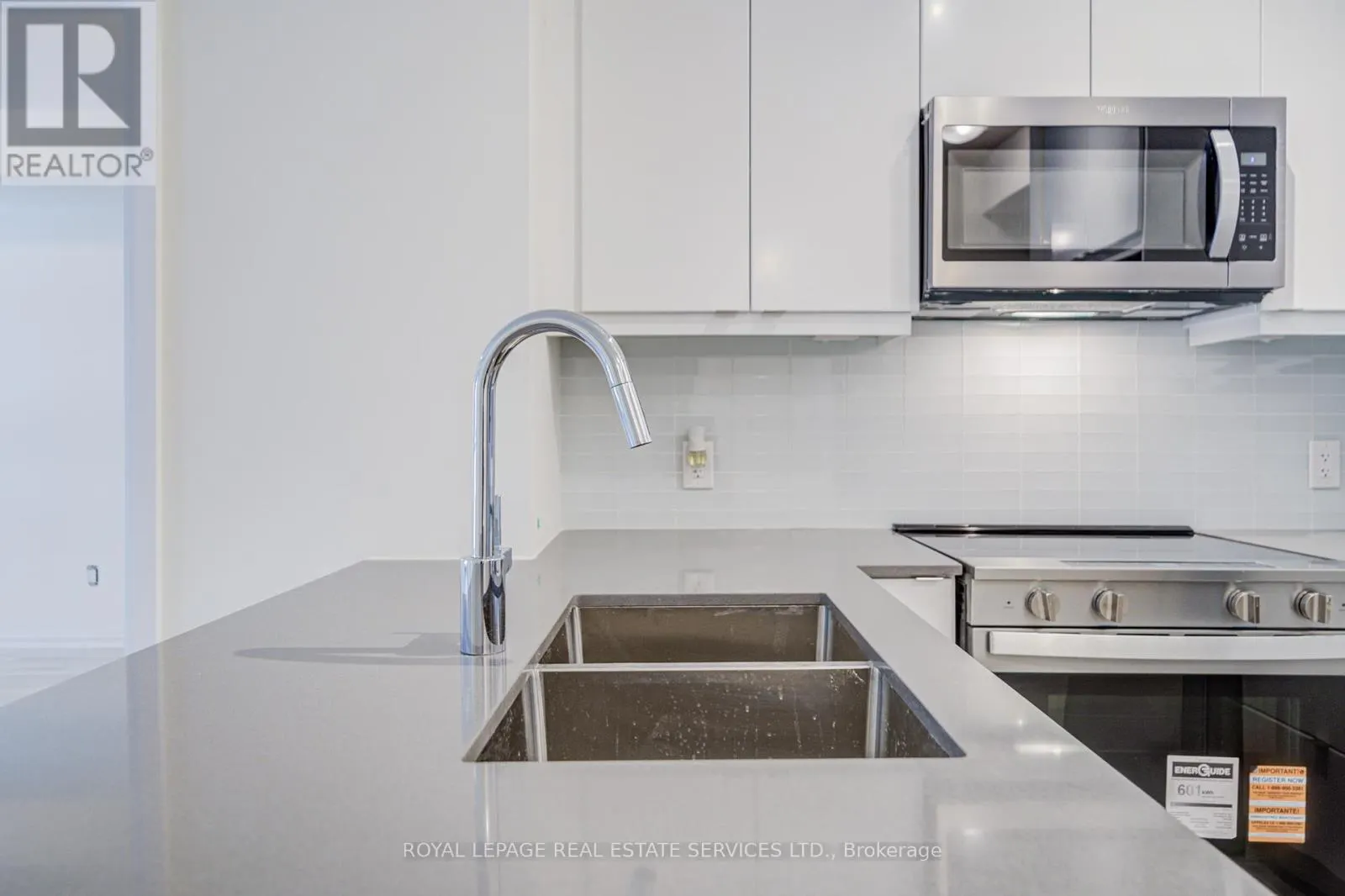 404 - 3260 SHEPPARD AVENUE E