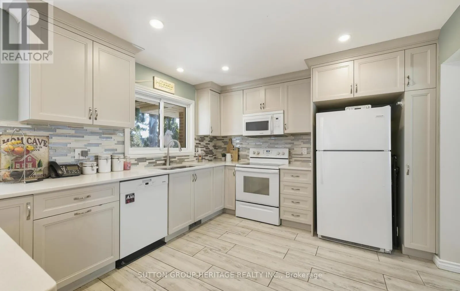 29 GLENMOUNT COURT