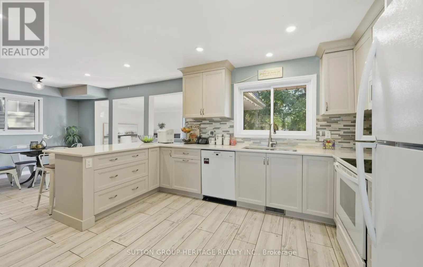 29 GLENMOUNT COURT