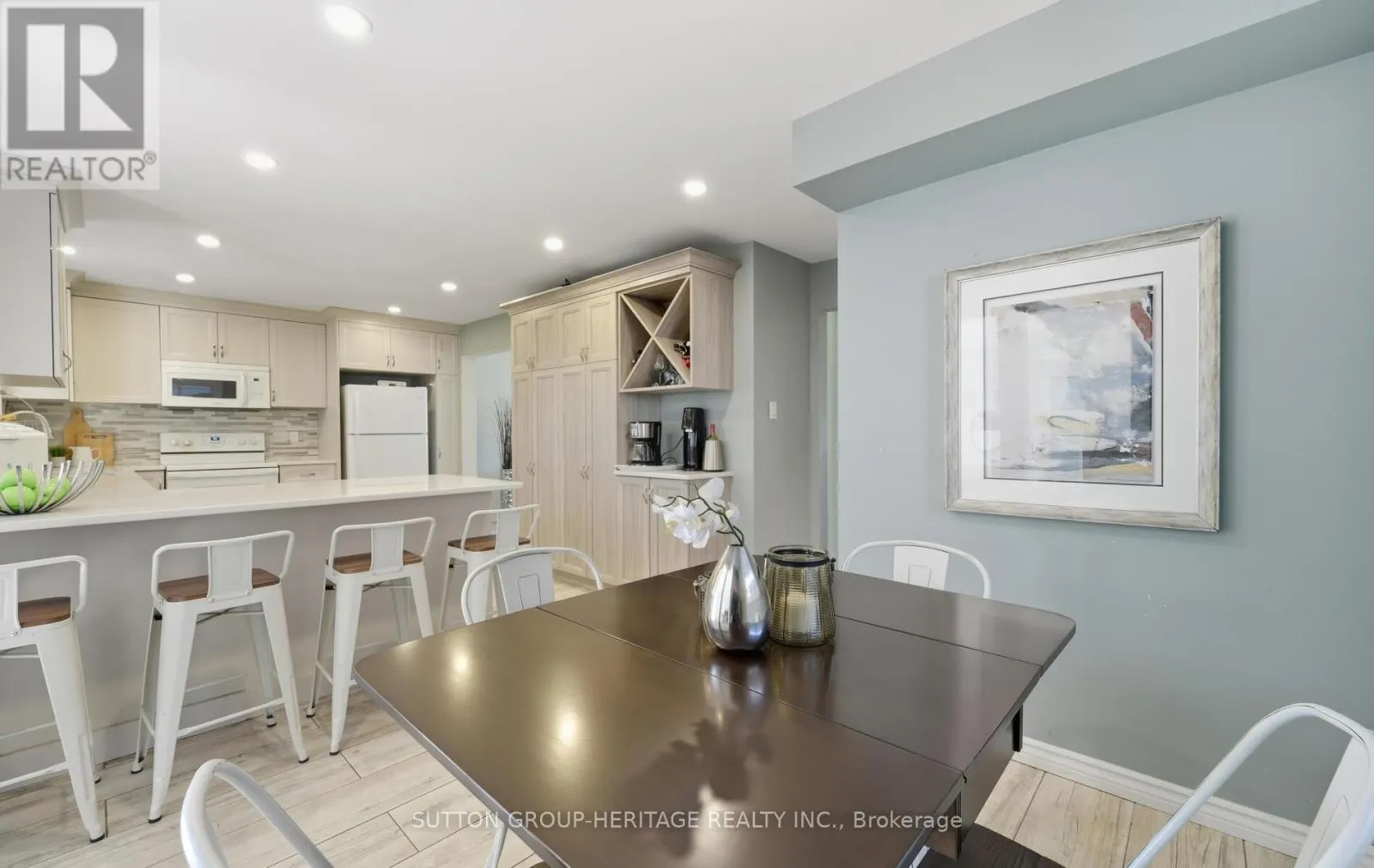 29 GLENMOUNT COURT