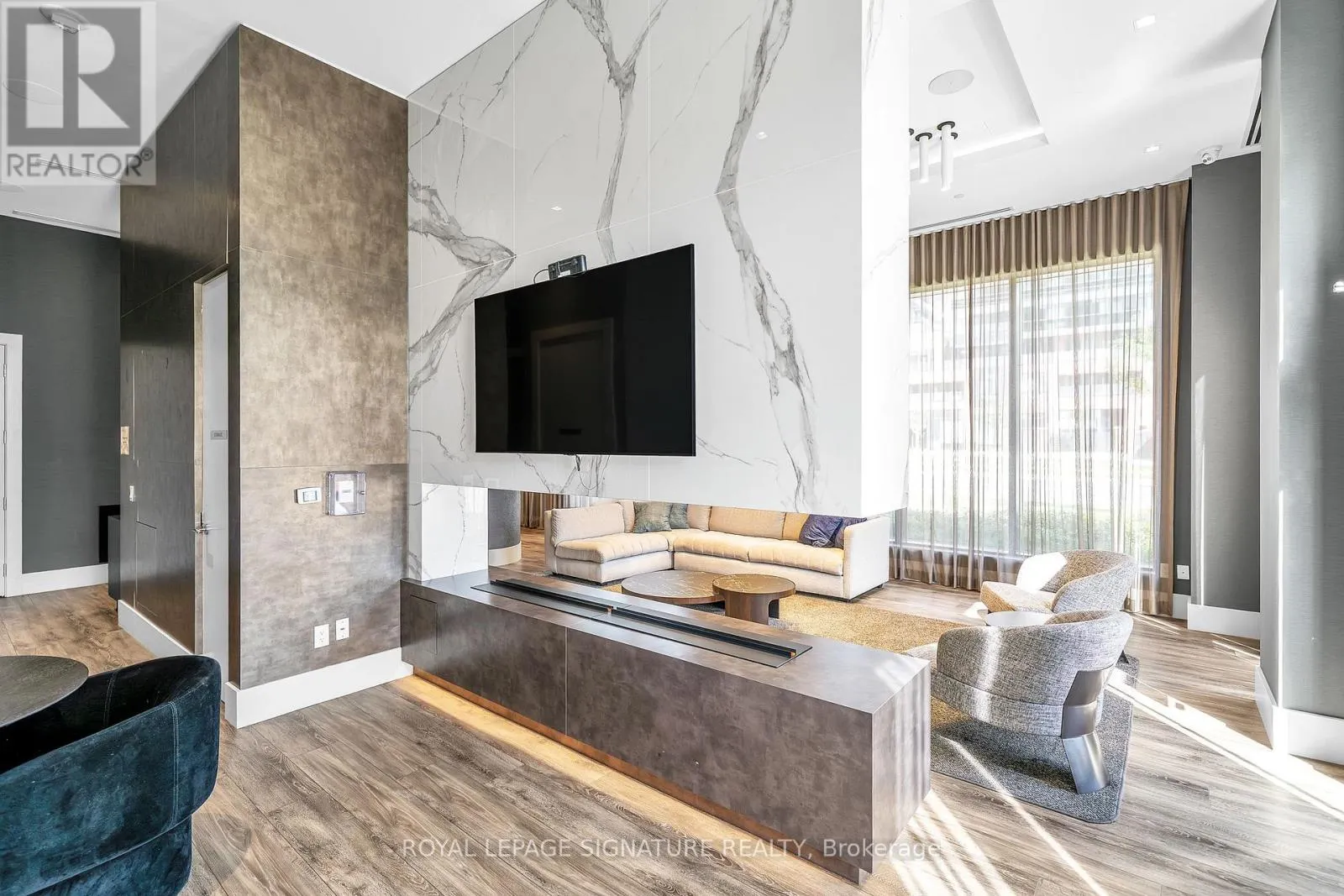2020 - 2550 SIMCOE STREET