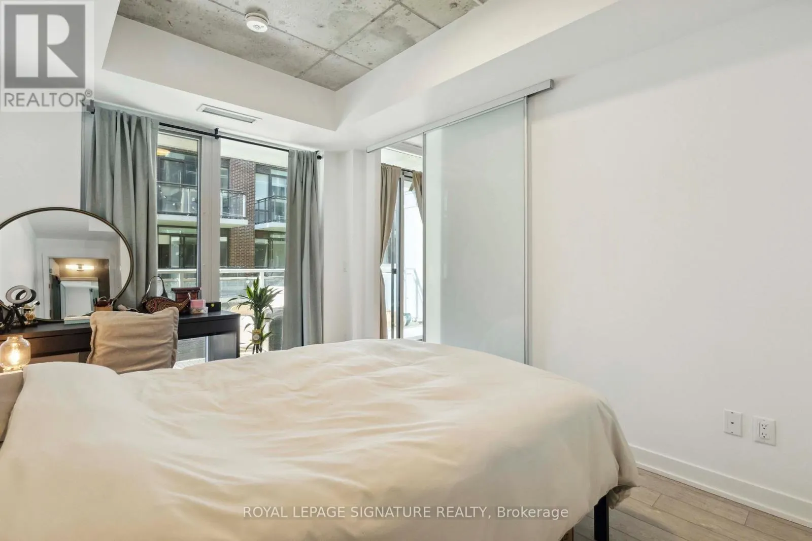 313 - 665 QUEEN STREET E