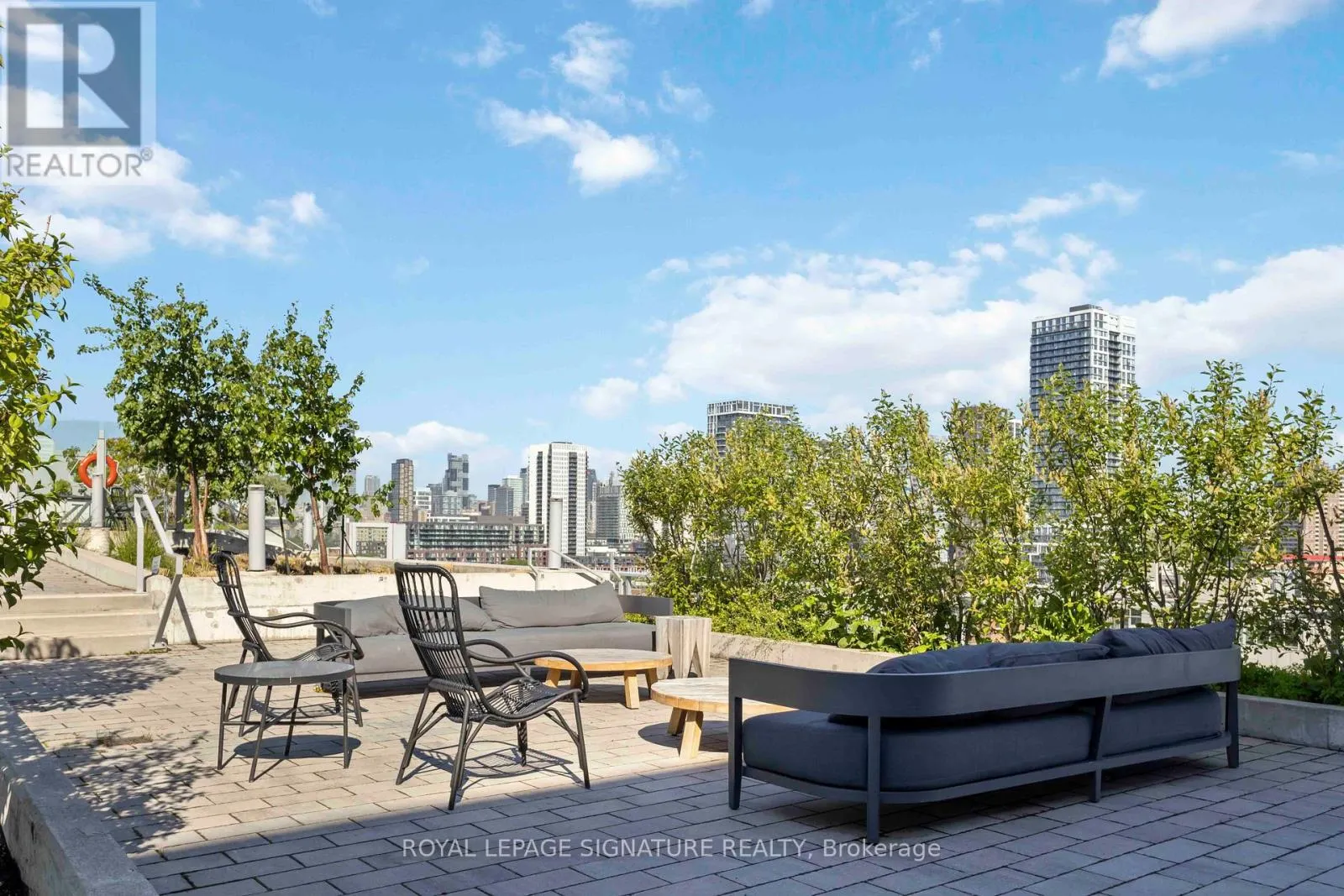 313 - 665 QUEEN STREET E