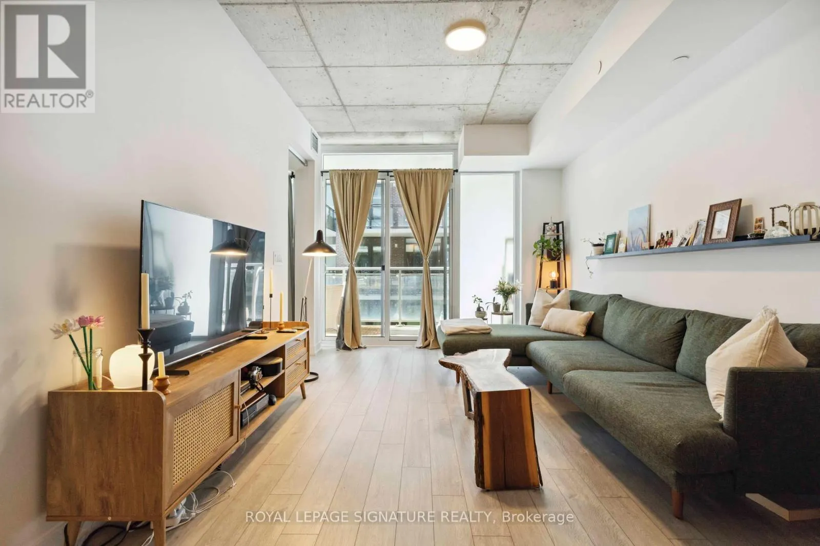 313 - 665 QUEEN STREET E