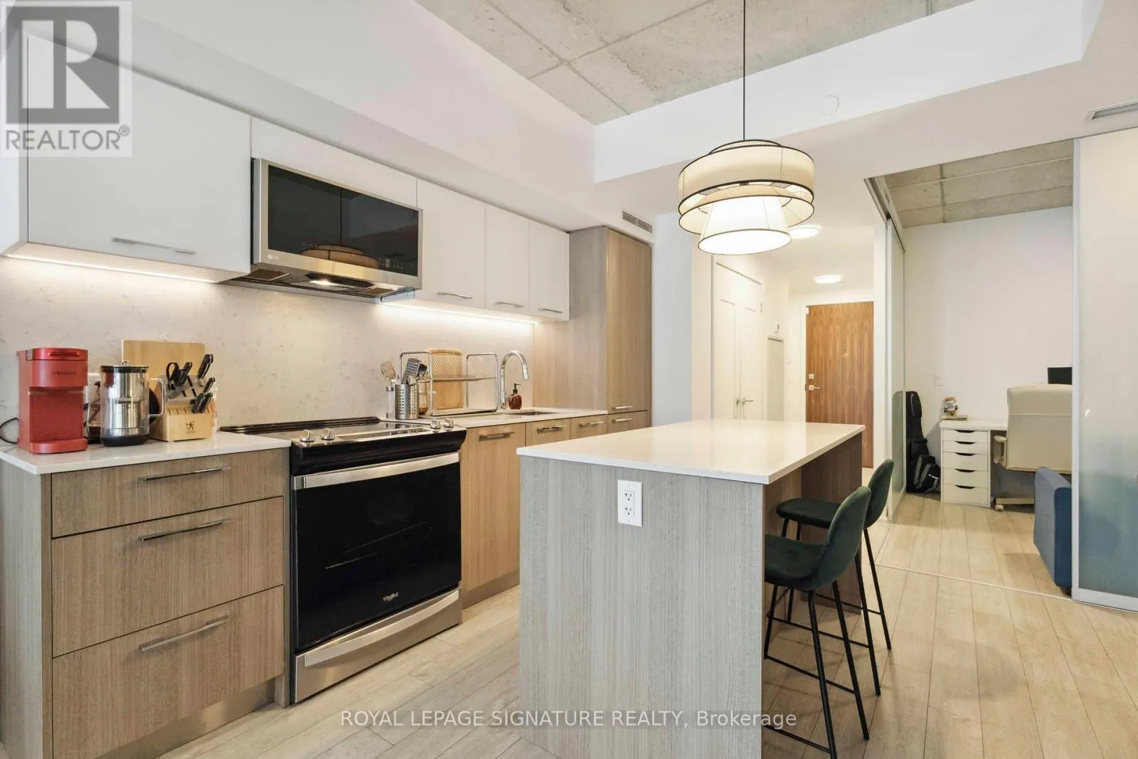 313 - 665 QUEEN STREET E