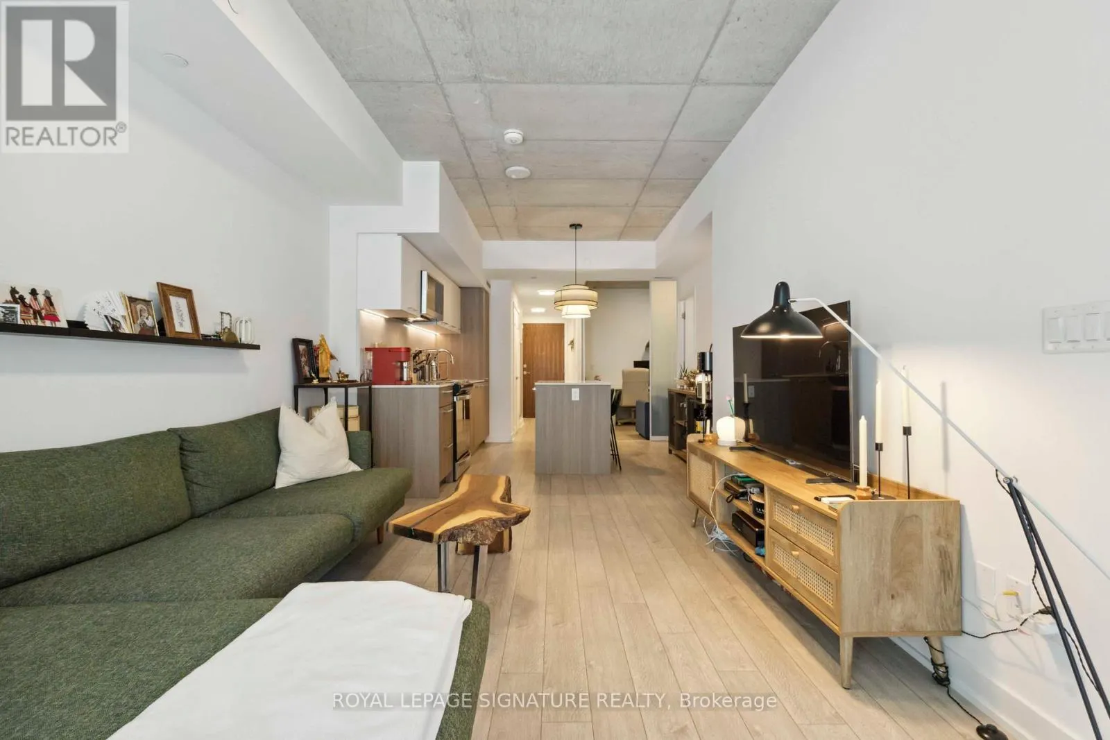 313 - 665 QUEEN STREET E