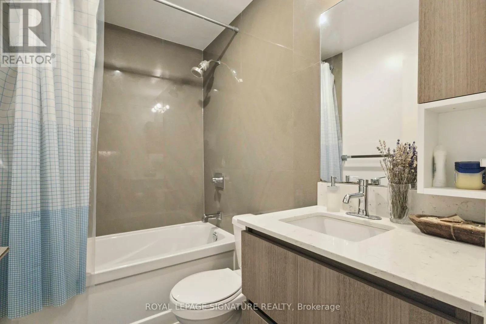 313 - 665 QUEEN STREET E