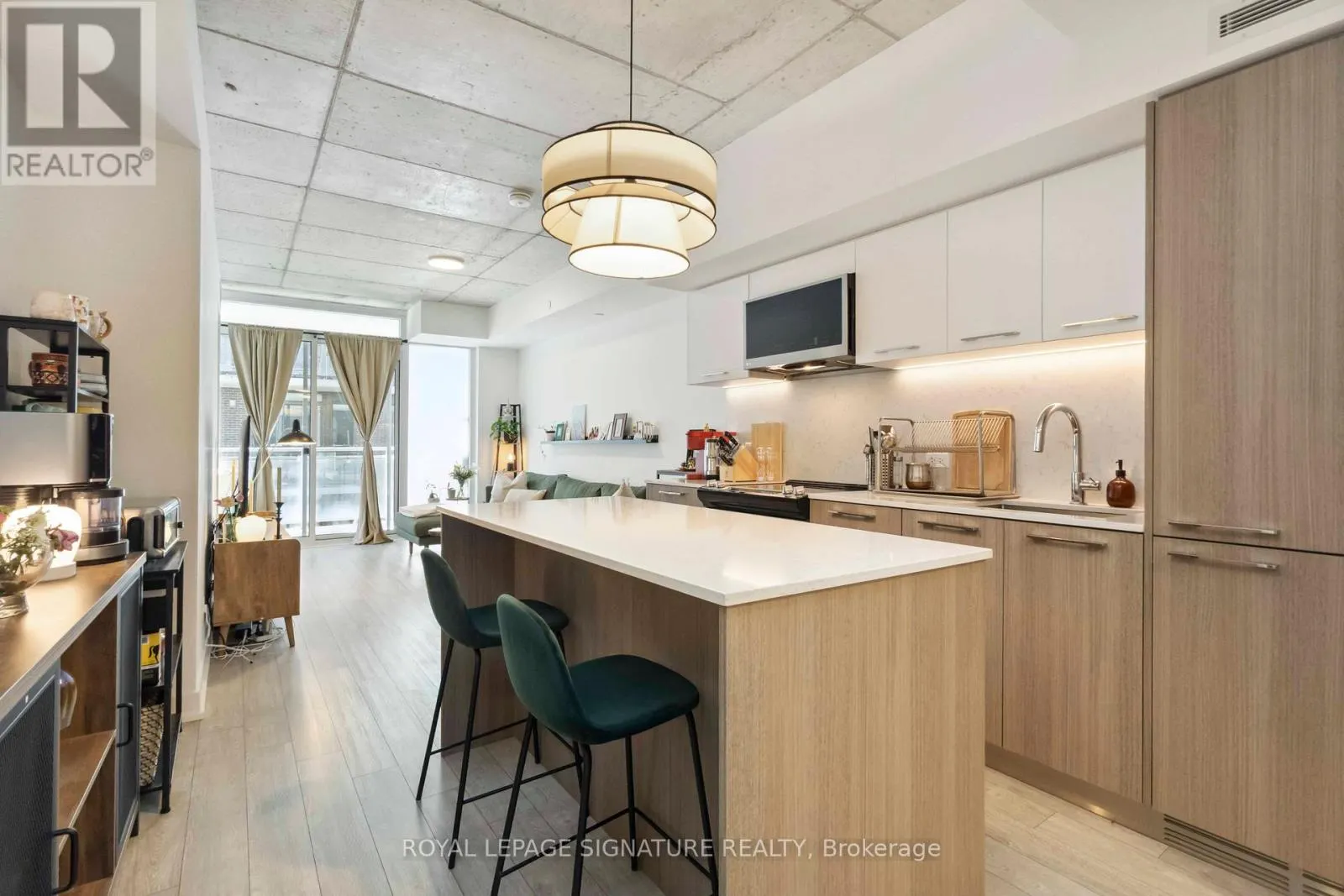 313 - 665 QUEEN STREET E