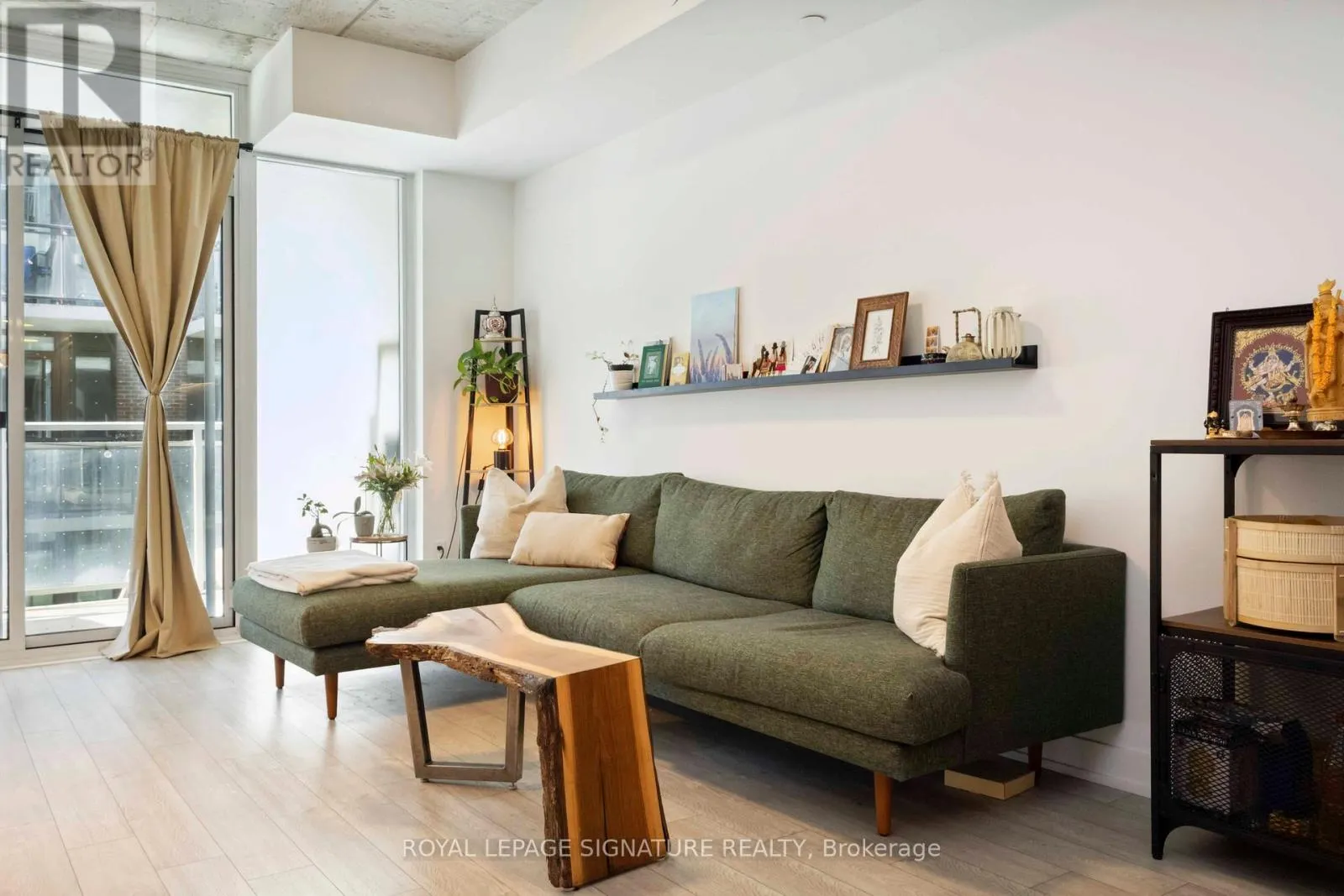 313 - 665 QUEEN STREET E