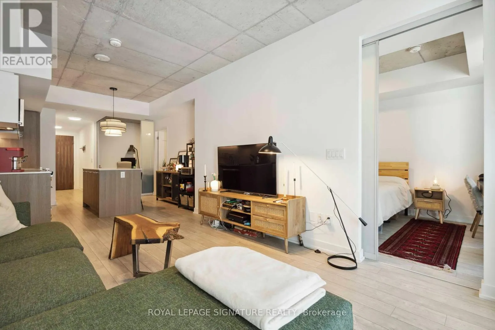 313 - 665 QUEEN STREET E