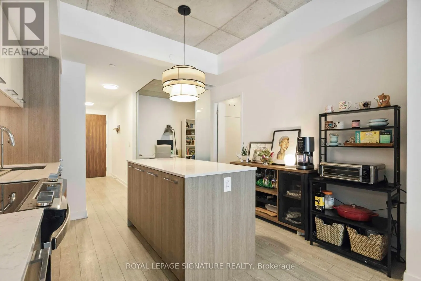 313 - 665 QUEEN STREET E