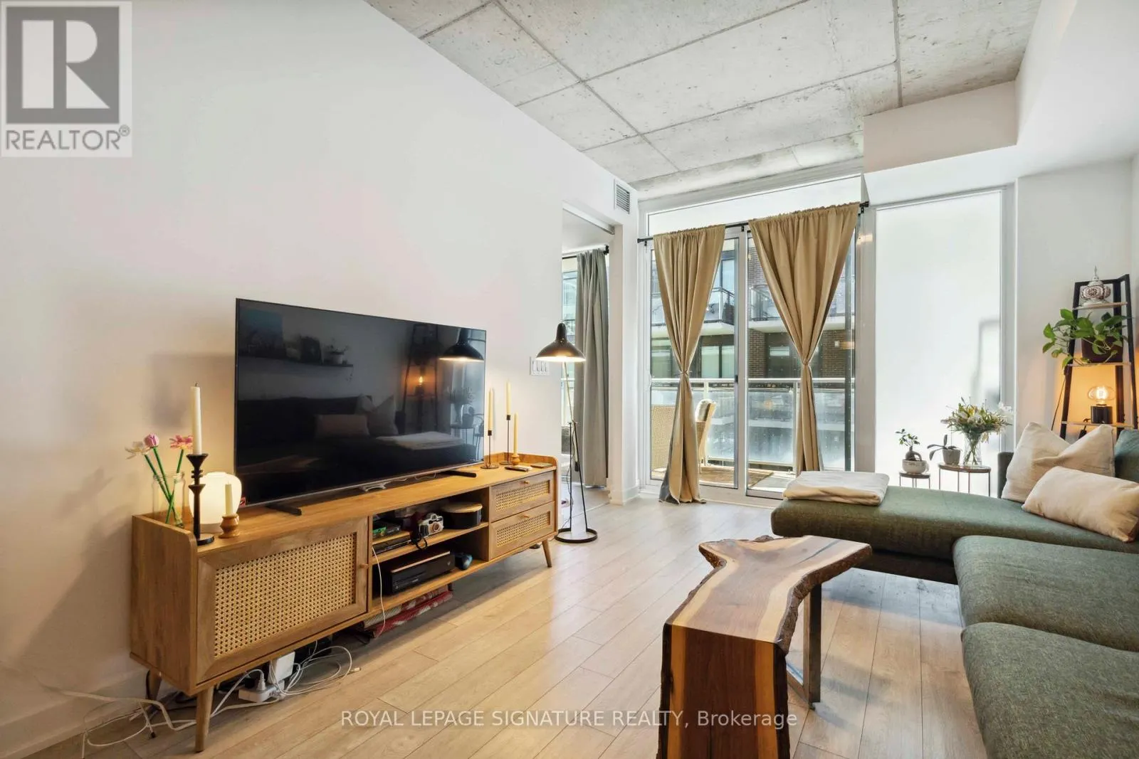 313 - 665 QUEEN STREET E