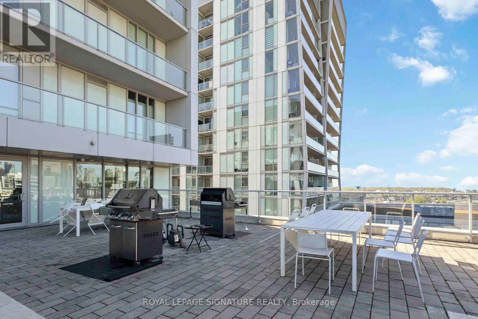 313 - 665 QUEEN STREET E