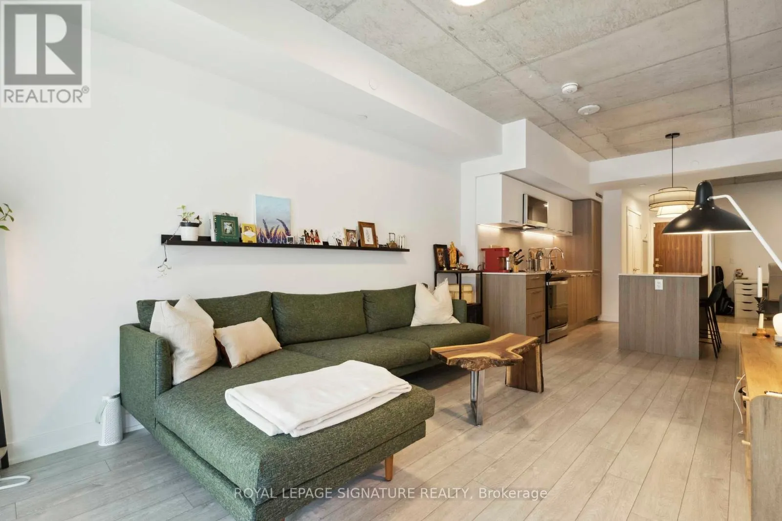 313 - 665 QUEEN STREET E