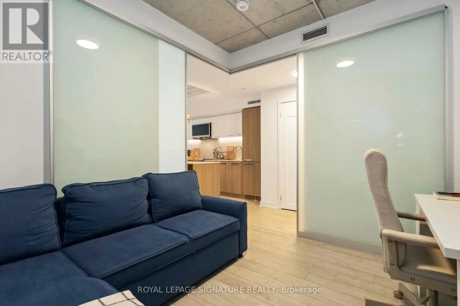 313 - 665 QUEEN STREET E