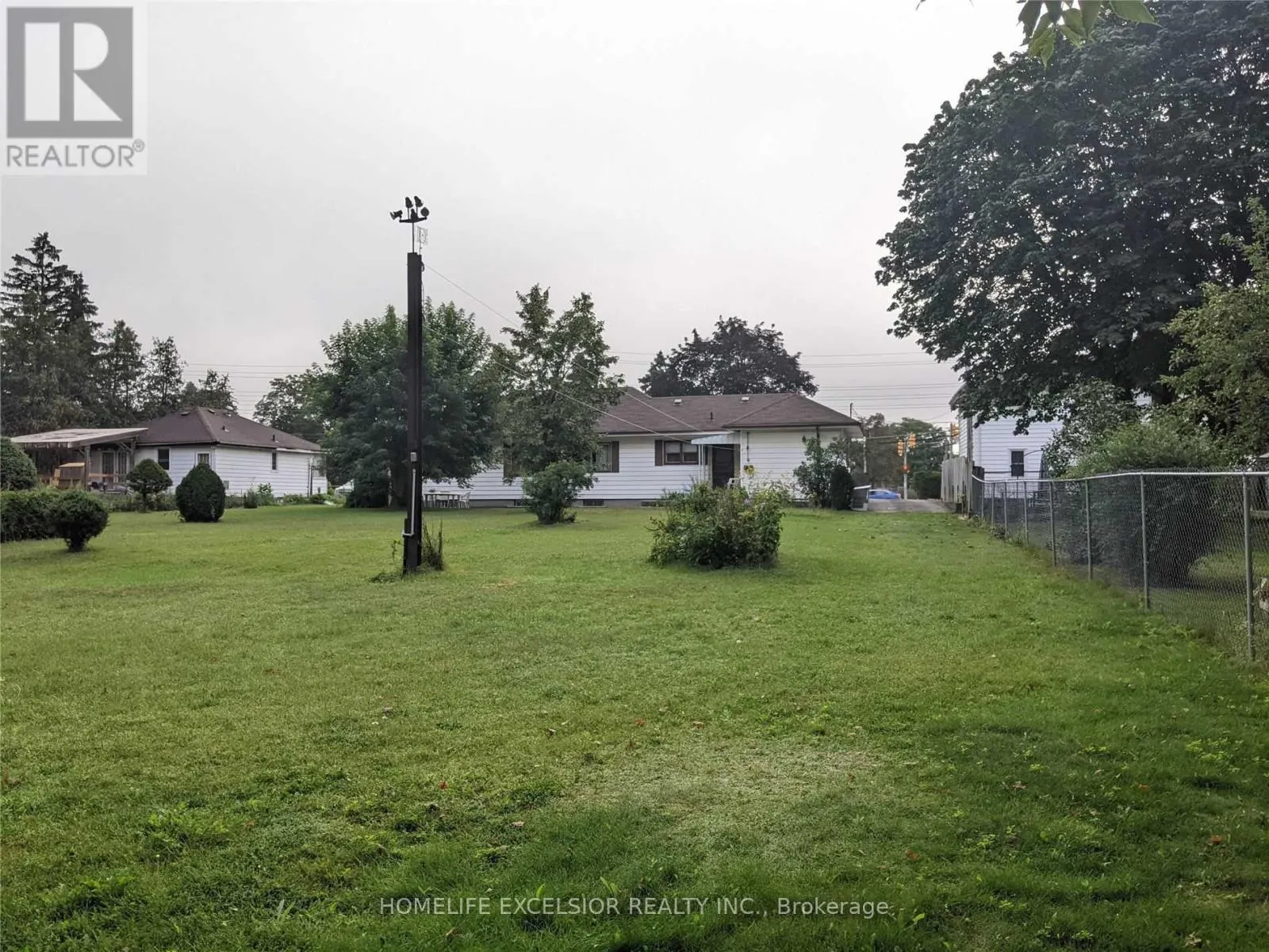 1482 SIMCOE STREET N
