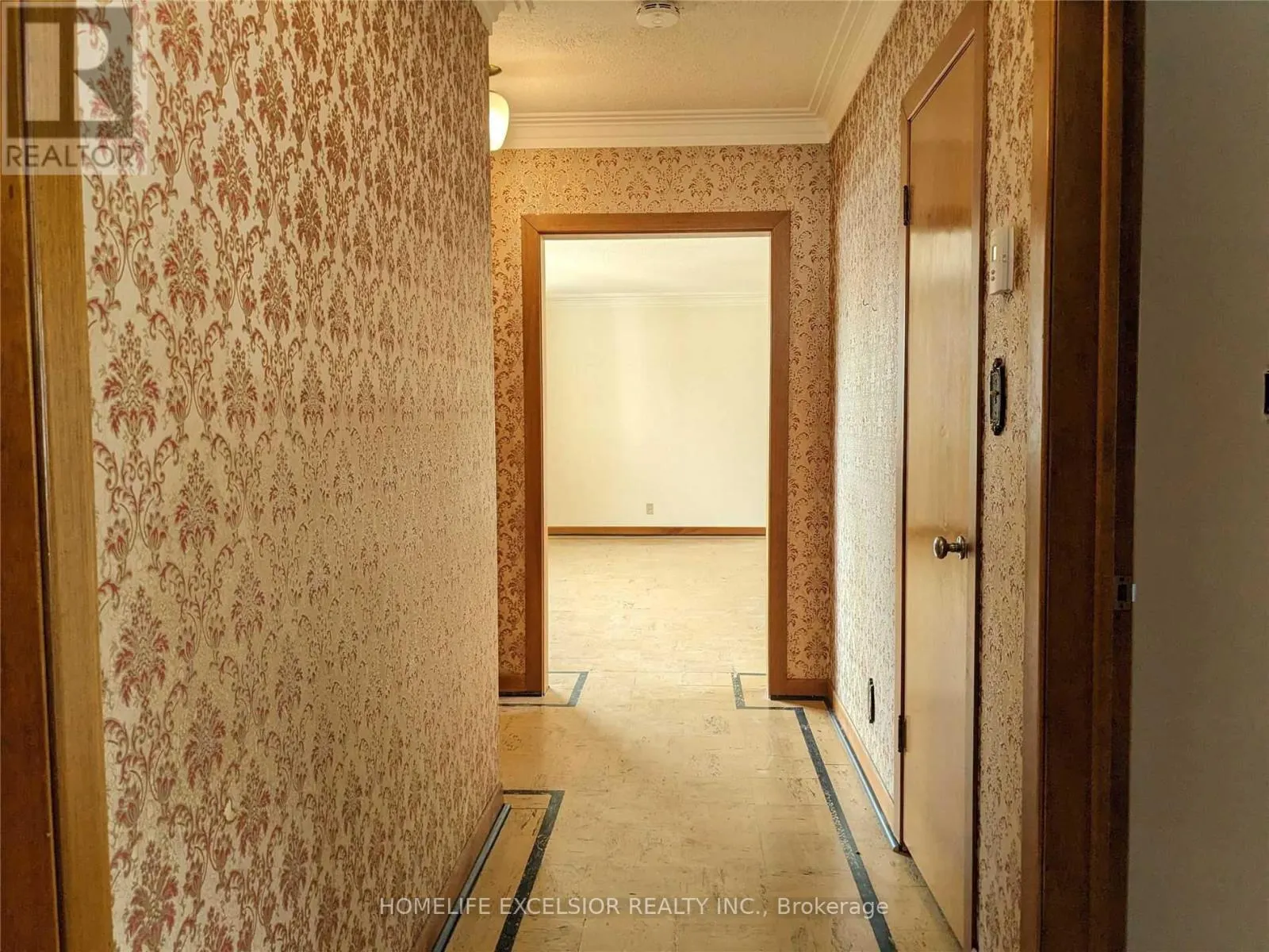 1482 SIMCOE STREET N