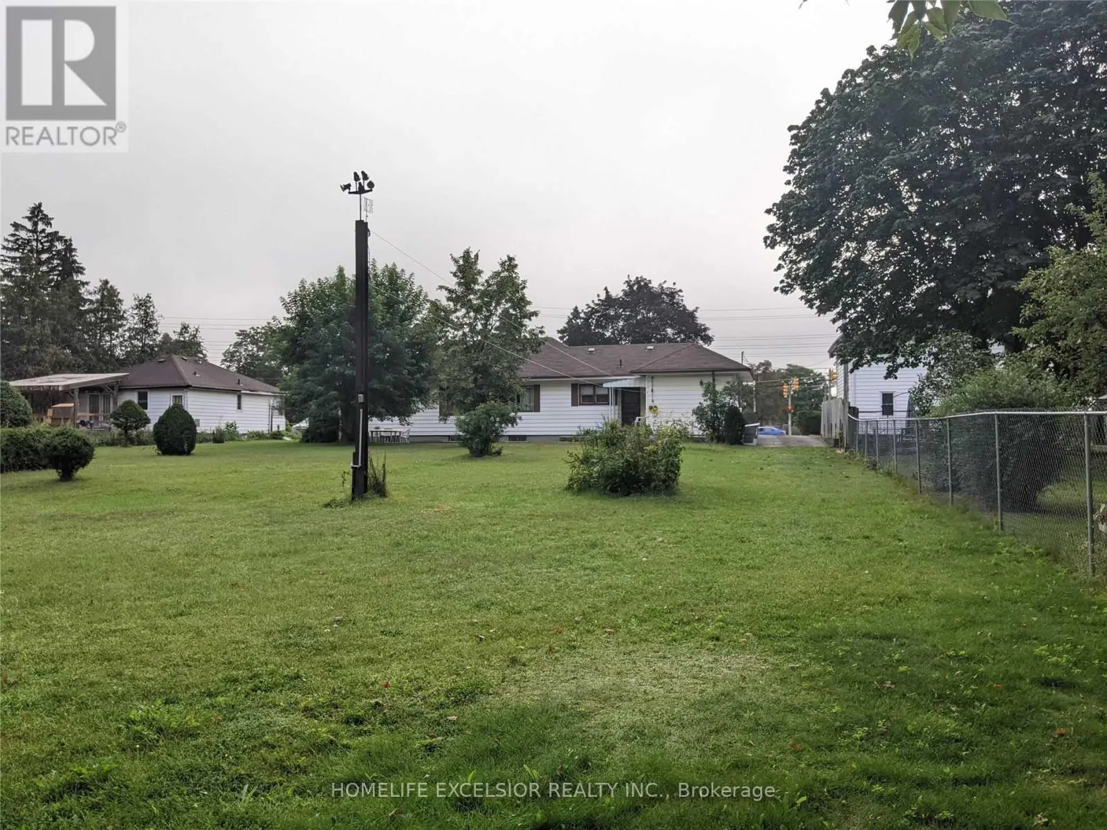 1482 SIMCOE STREET N