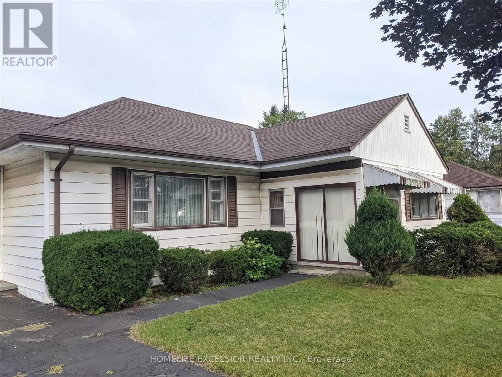 1482 SIMCOE STREET N