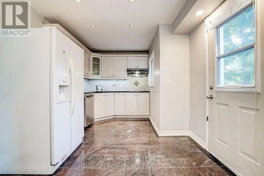 15 SAINTSBURY SQUARE