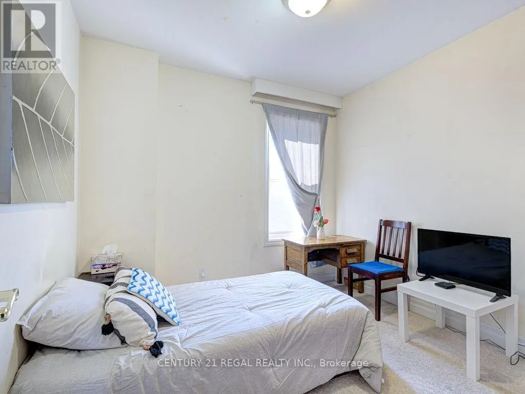 11 MIDBURN AVENUE