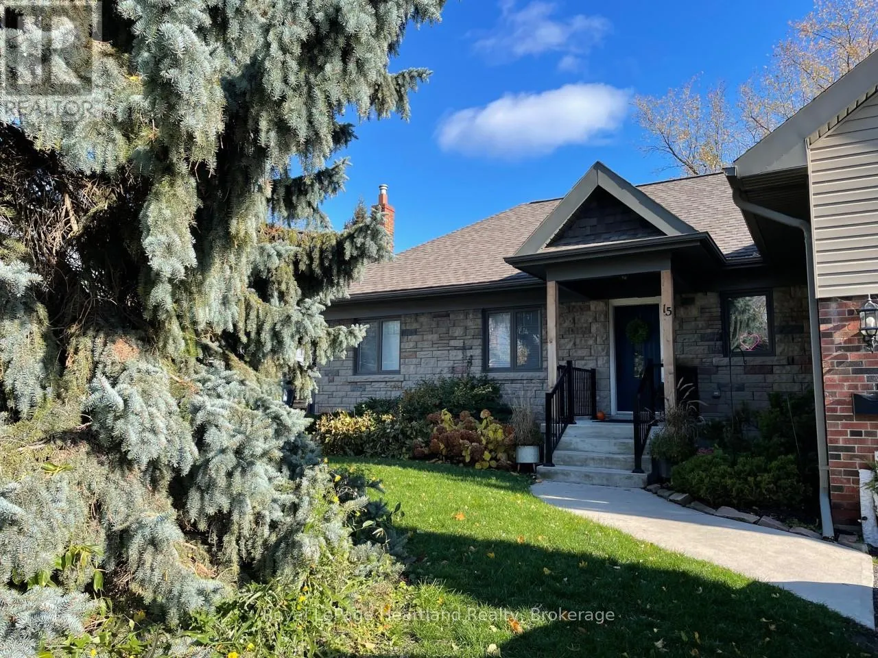 15 SCARBOROUGH HEIGHTS BOULEVARD