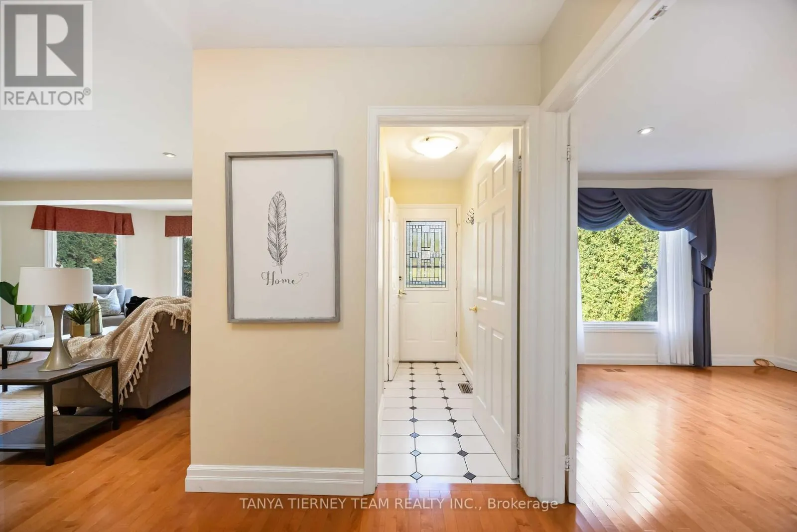6 LYNDHURST CRESCENT