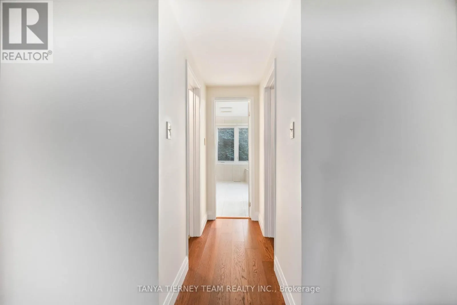 6 LYNDHURST CRESCENT