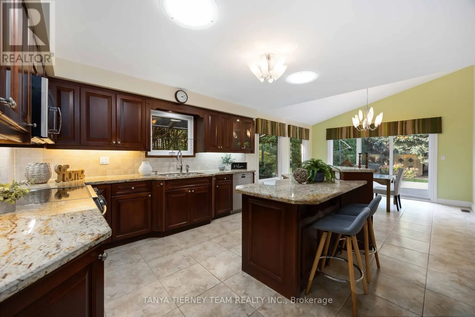 6 LYNDHURST CRESCENT