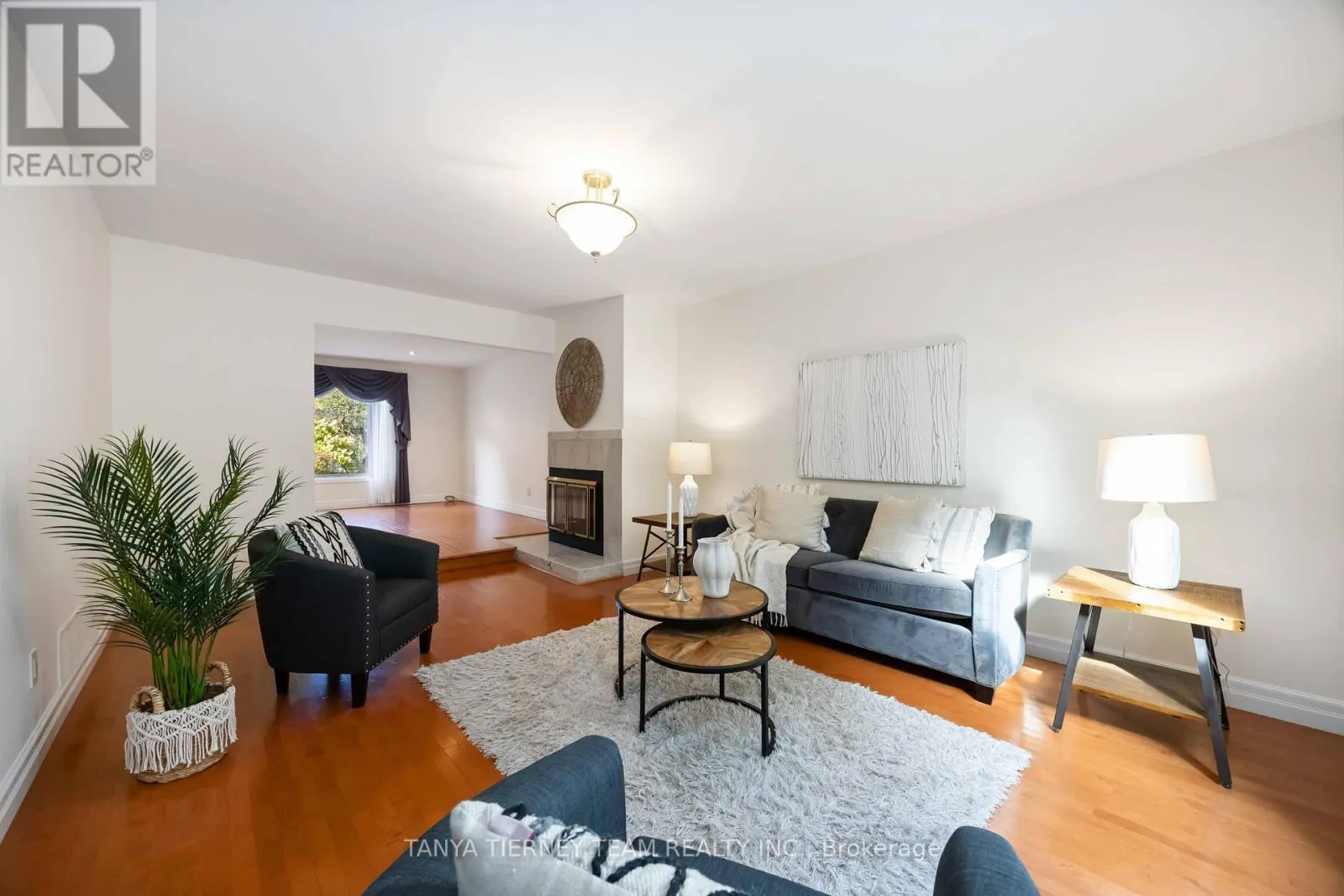 6 LYNDHURST CRESCENT