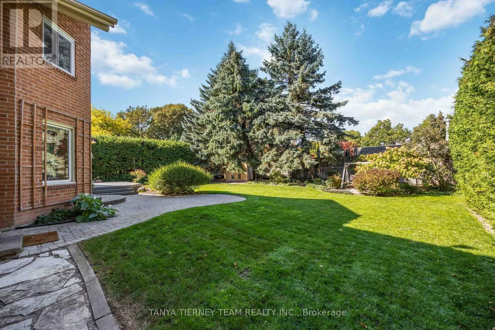 6 LYNDHURST CRESCENT