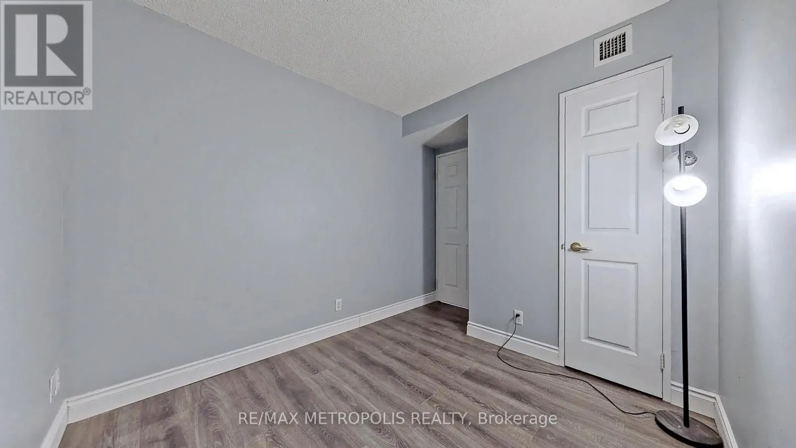 1505 - 11 LEE CENTRE DRIVE