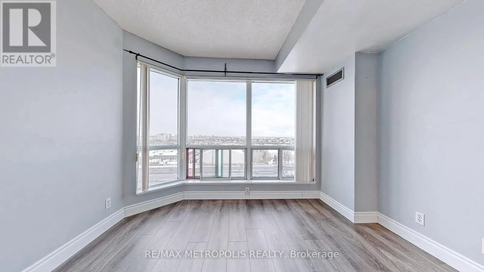 1505 - 11 LEE CENTRE DRIVE
