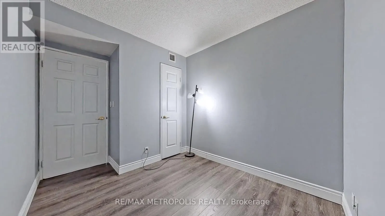 1505 - 11 LEE CENTRE DRIVE