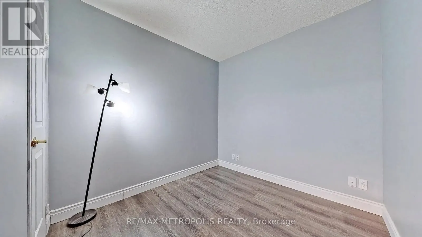 1505 - 11 LEE CENTRE DRIVE